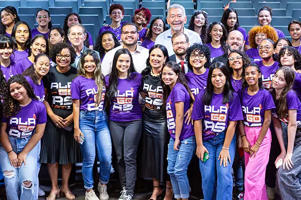 Turma do Alagoas Tech reunida em um auditório com a equipe do Instituto, em Maceió (AL), 2025