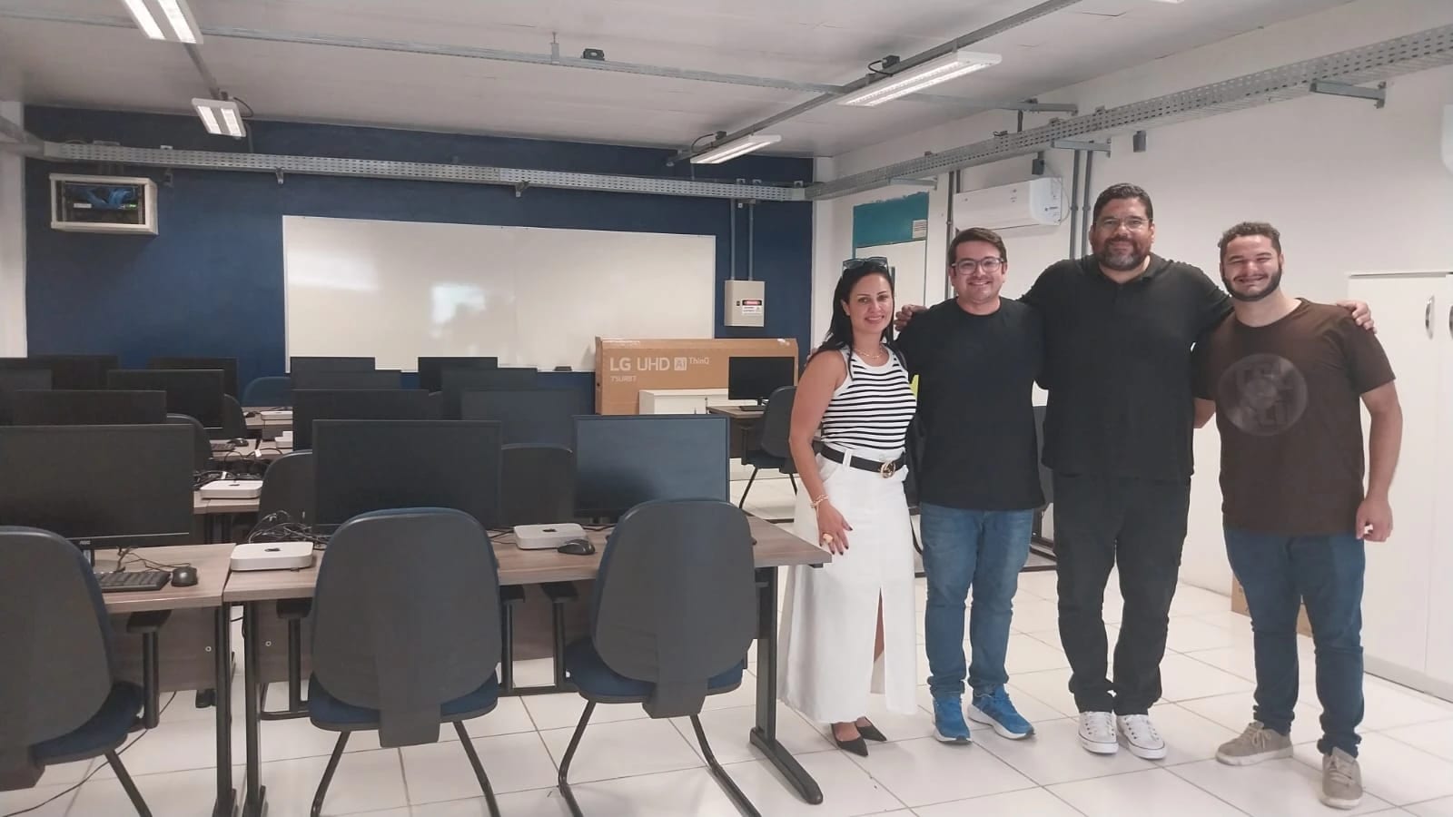 Equipe do Instituto Panapaná em um laboratório de informática do IFAL, em Maceió (AL), 2024